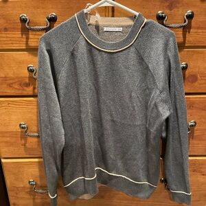 Color contrast sweatee